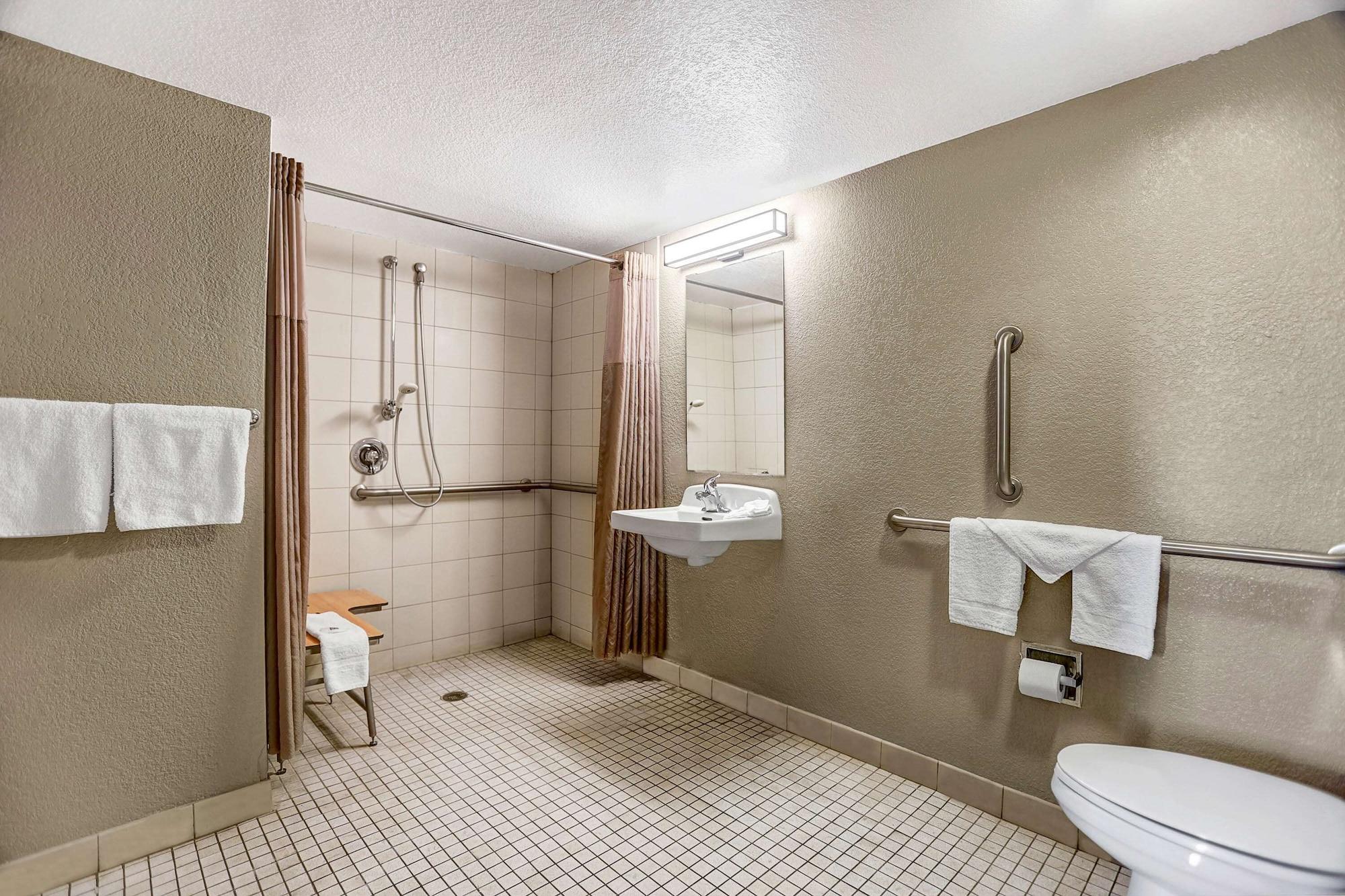 Hotel 6-amarillo, Tx - Airport