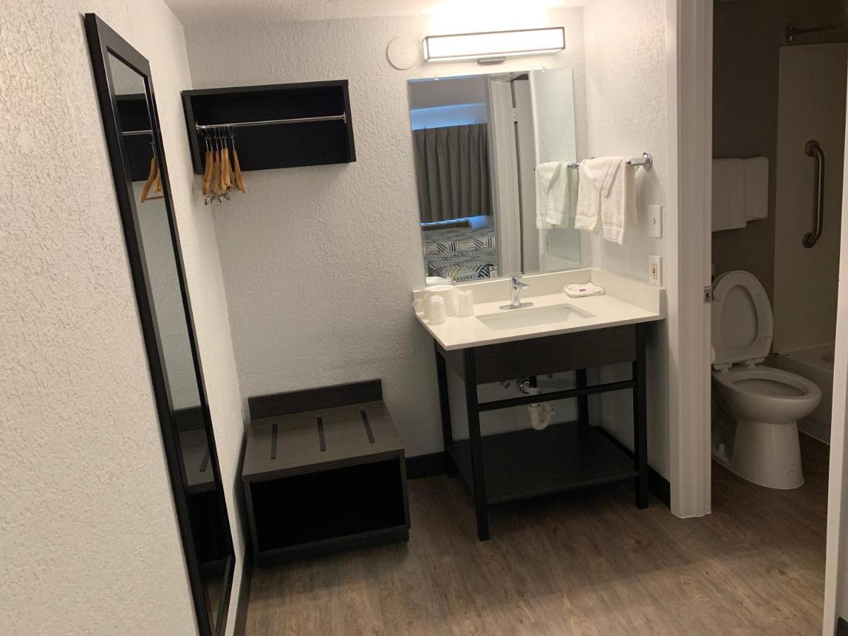 Hotel 6-amarillo, Tx - Airport 2*